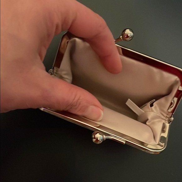 Elegant Cream Clutch with Bow Accent - Picture 5 of 10